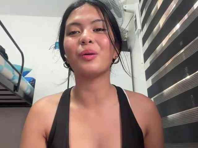 ClaraAllTheWay webcam