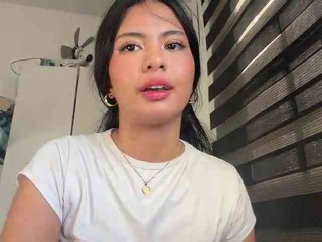 ClaraAllTheWay webcam