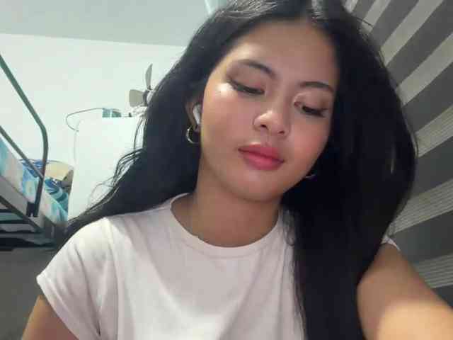 ClaraAllTheWay webcam