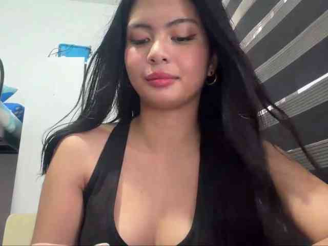 ClaraAllTheWay webcam