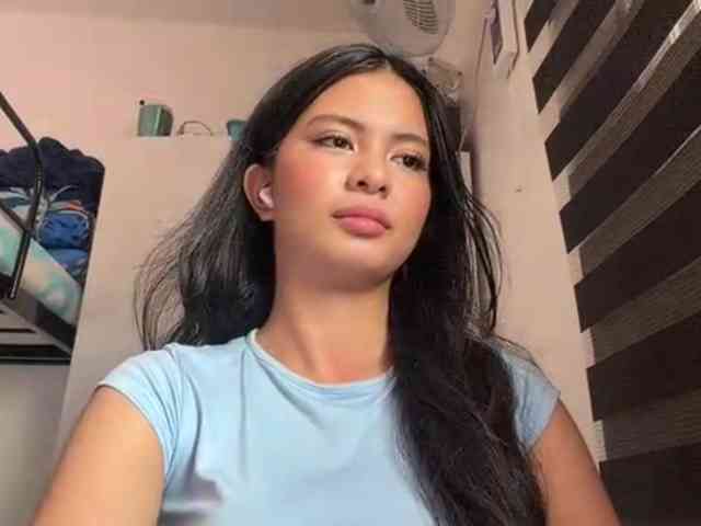 ClaraAllTheWay webcam