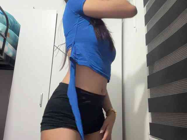 ClaraAllTheWay webcam
