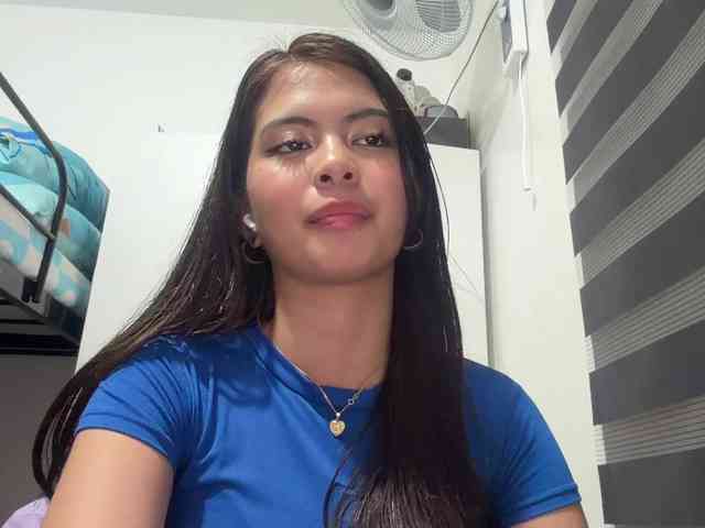 ClaraAllTheWay webcam