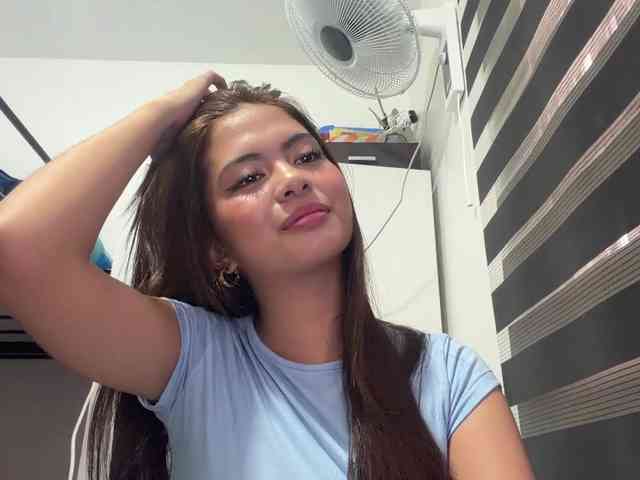 Claraalltheway's cam show statistics and live stream