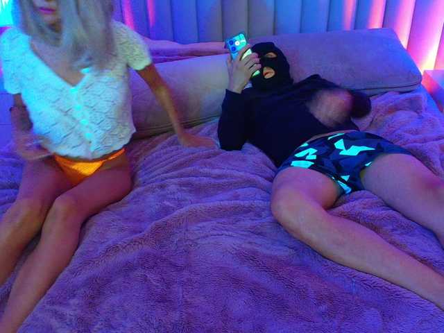 DarwinandLilu live cam on BongaCams