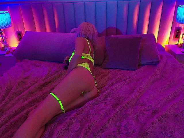 DarwinandLilu live cam on BongaCams