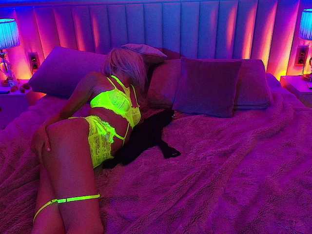 DarwinandLilu live cam on BongaCams