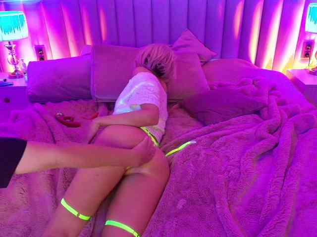 DarwinandLilu Live Webcam on BongaCams