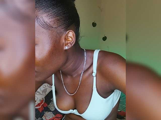 Nadama live cam on BongaCams