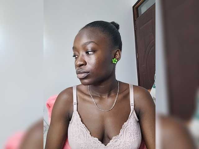 Nadama live cam on BongaCams