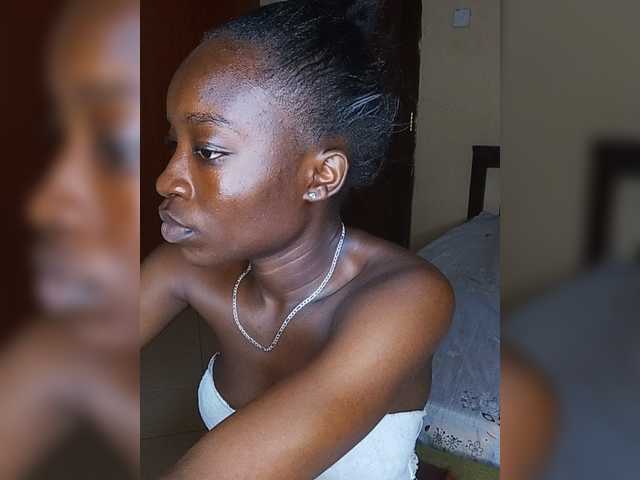 Nadama live cam on BongaCams