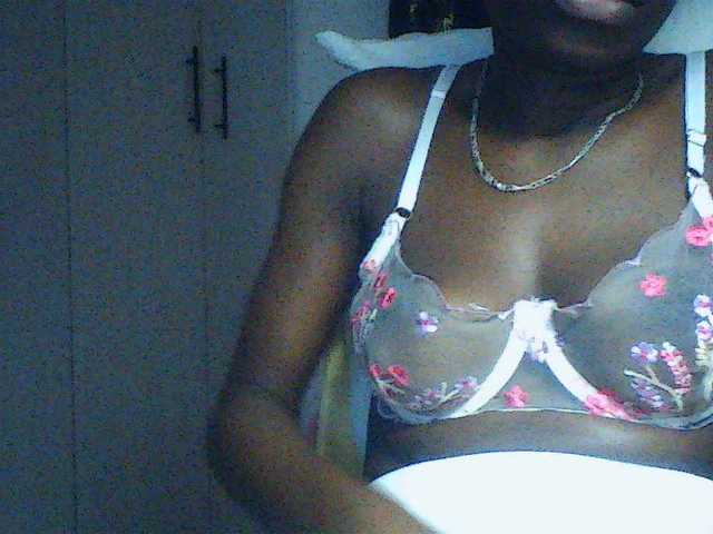Nadama live cam on BongaCams