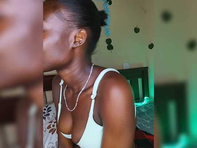 Nadama live cam on BongaCams
