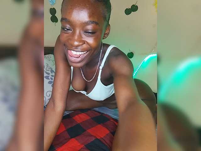 Nadama live cam on BongaCams
