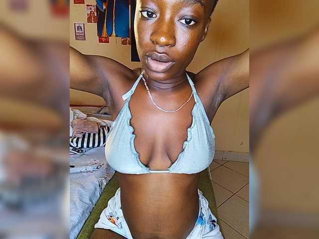 Nadama live cam on BongaCams
