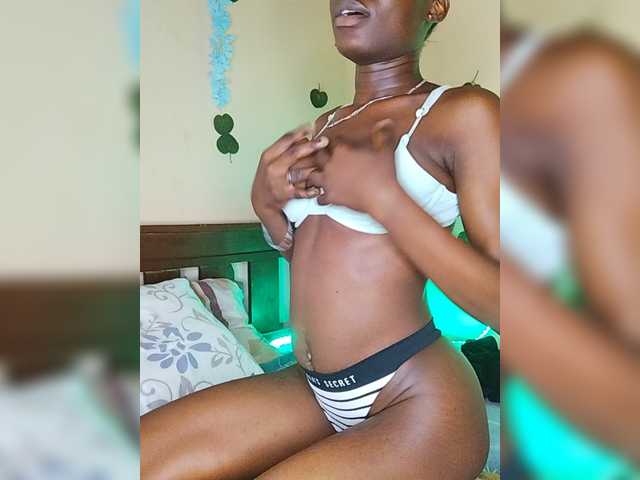 Nadama live cam on BongaCams