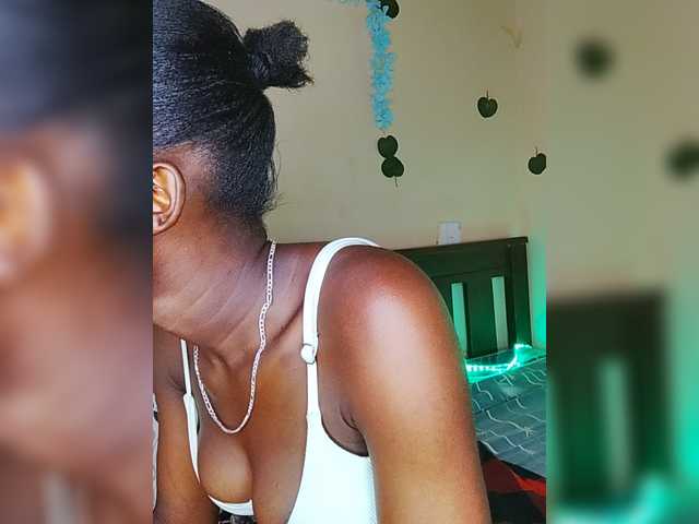 Nadama live cam on BongaCams