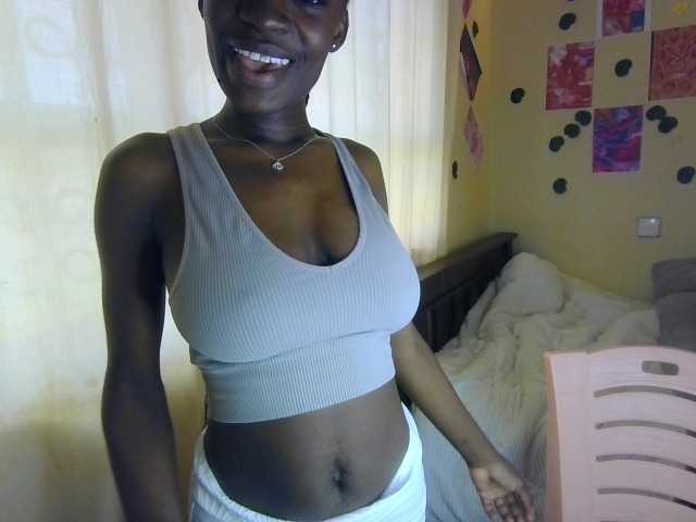 Nadama live cam on BongaCams
