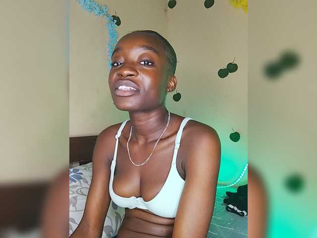 Nadama live cam on BongaCams