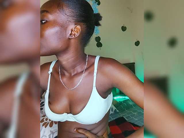 Nadama live cam on BongaCams