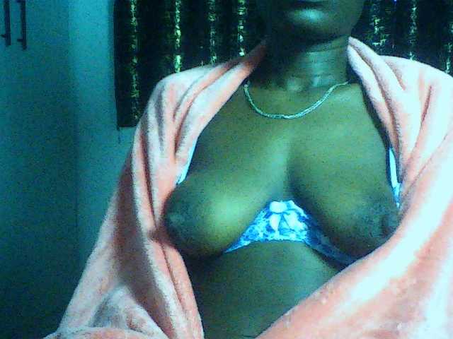 Nadama live cam on BongaCams