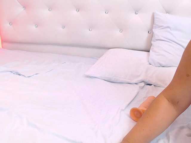 millacurvy live cam on UnifiedCams
