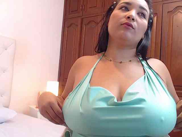 millacurvy webcam