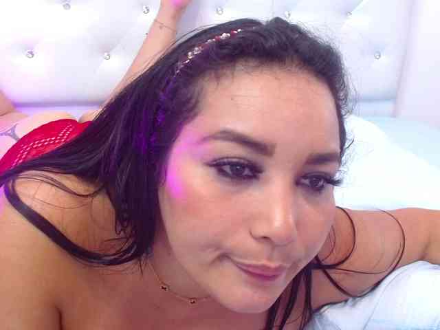 millacurvy webcam