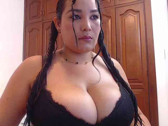 millacurvy webcam