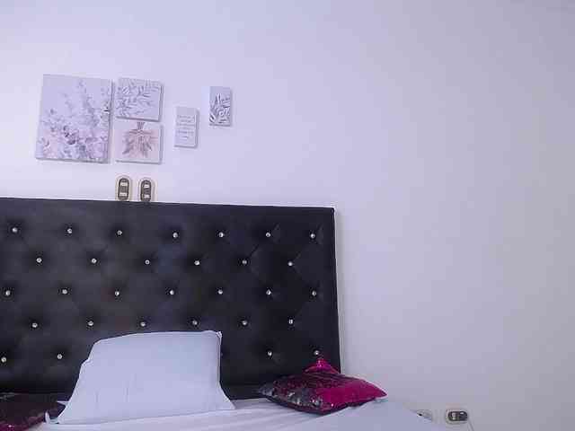 millacurvy webcam