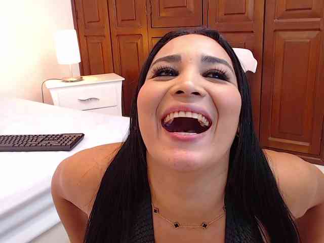 millacurvy webcam