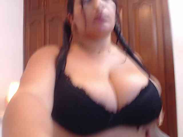 millacurvy webcam