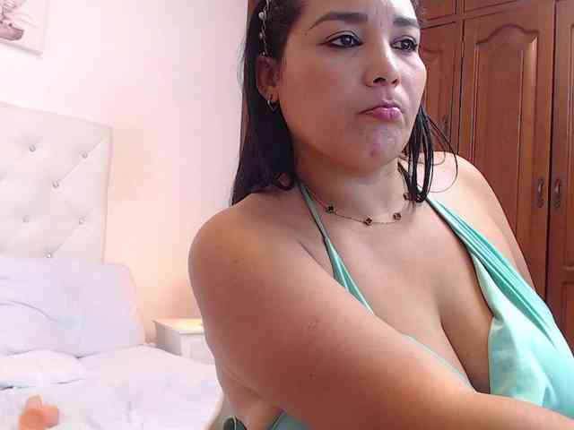millacurvy webcam