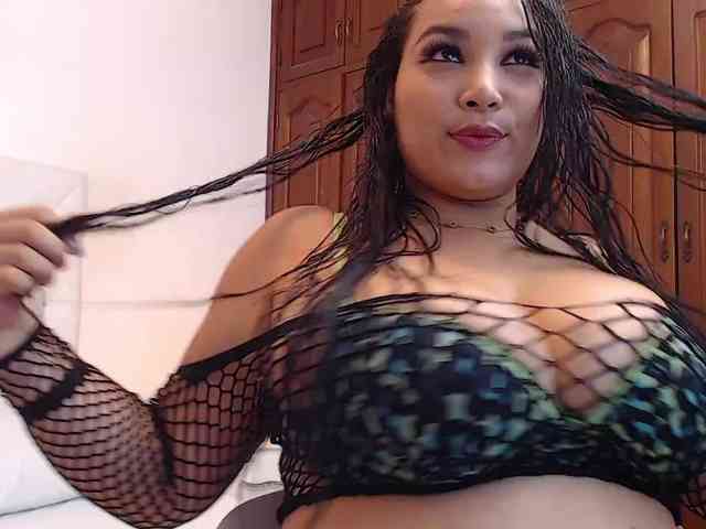 millacurvy webcam
