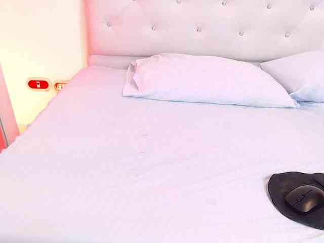 millacurvy webcam
