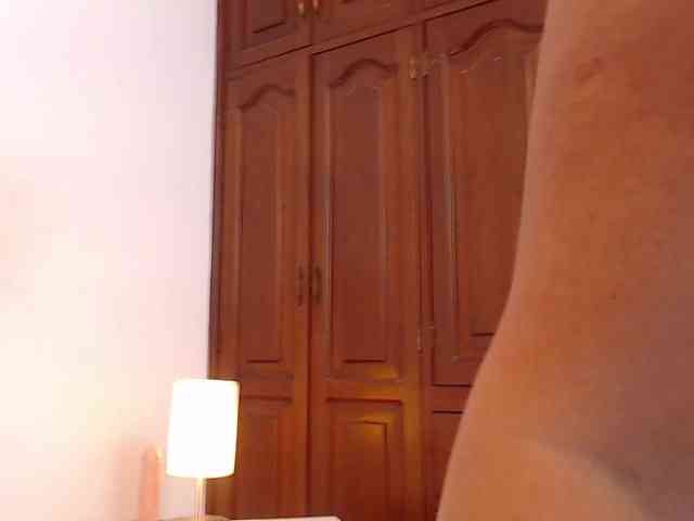 millacurvy webcam