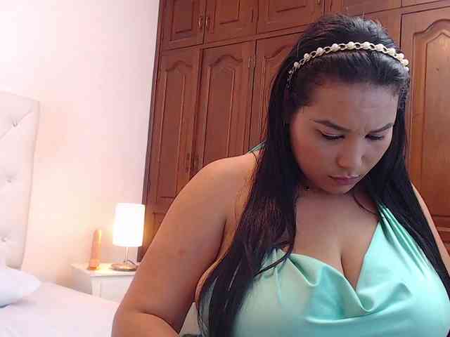 millacurvy webcam