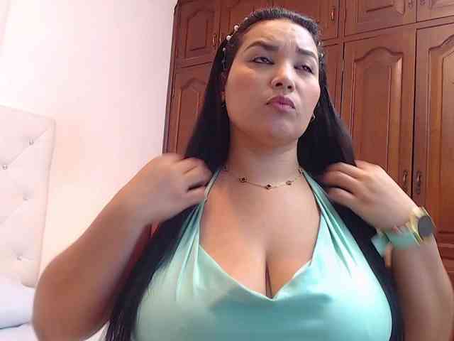 millacurvy webcam