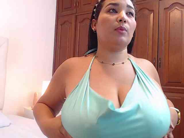 millacurvy webcam