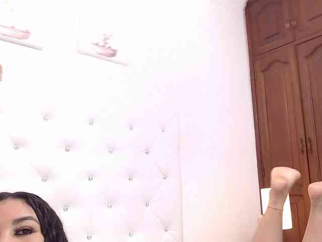 millacurvy webcam