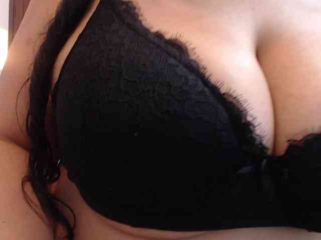 millacurvy webcam