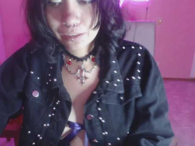 violetdreams-1 live cam on BongaCams