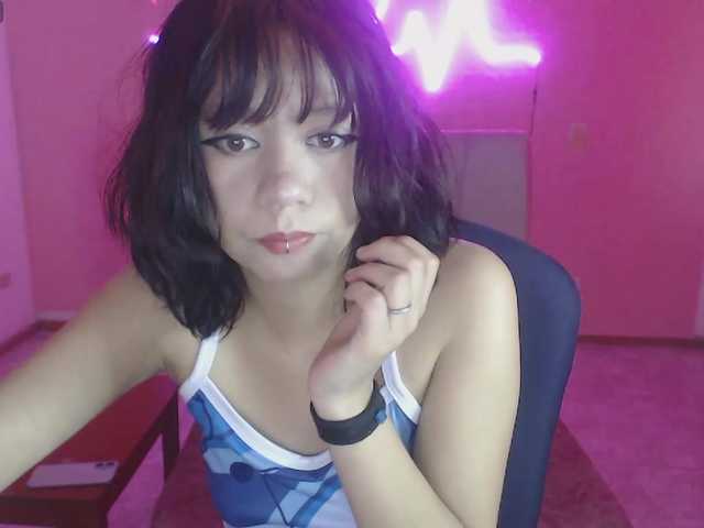 violetdreams-1 live cam on BongaCams