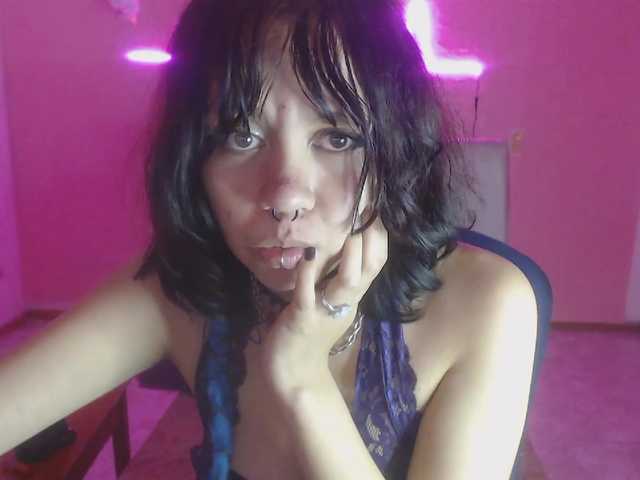 violetdreams-1 live cam on BongaCams