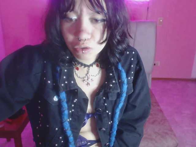 violetdreams-1 live cam on BongaCams