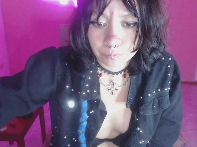 violetdreams-1 live cam on BongaCams