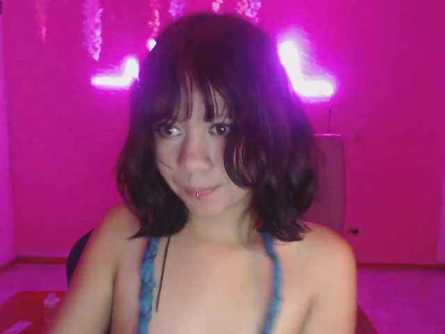 violetdreams-1 live cam on BongaCams