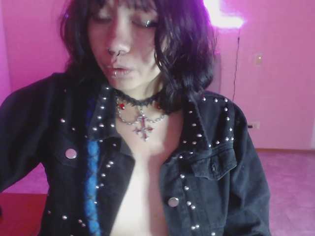 violetdreams-1 live cam on BongaCams