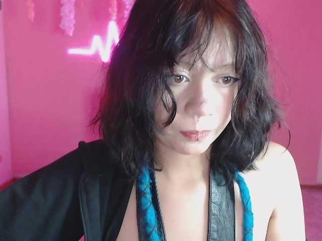 violetdreams-1 live cam on BongaCams