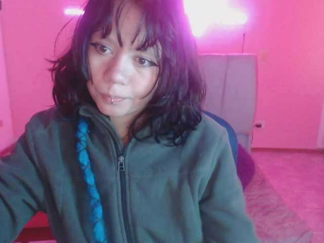 violetdreams-1 live cam on BongaCams